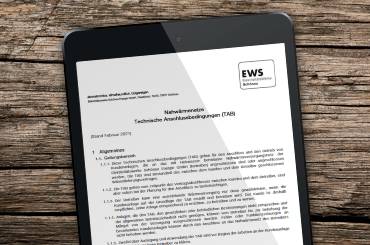 Auf einem Pad erscheint ein Dokument und das EWS-Logo