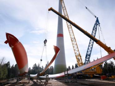 Aufbauarbeiten an Windkraftanlage bei Gersbach