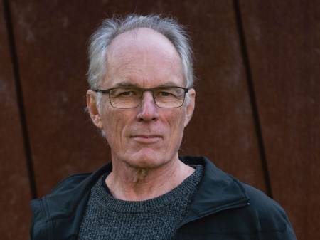 Risikoforscher David Spratt  vor dunklem Hintergrund