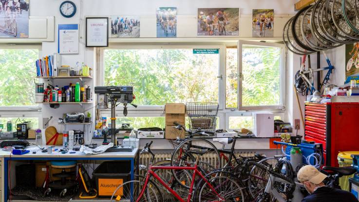 Blick aus dem Fenster der Fahrradwerkstatt.