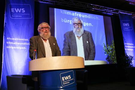 Dr. Michael Sladek vertritt seine Frau auf dem Podium